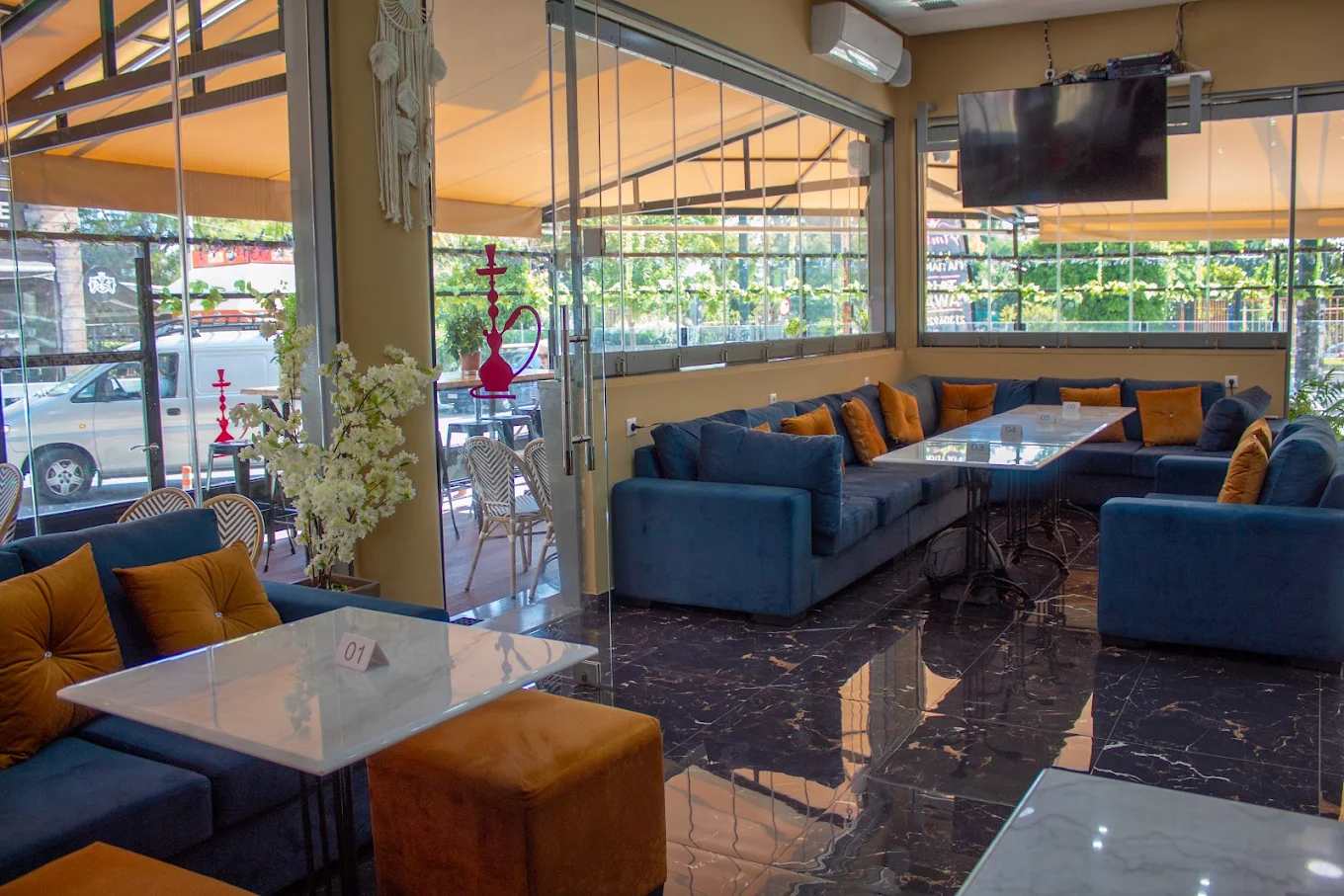 Lounge by day